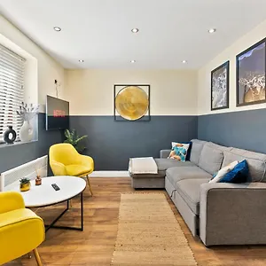 Central Leeds Gem - Parking - Sleeps 6 Leeds (West Yorkshire)
